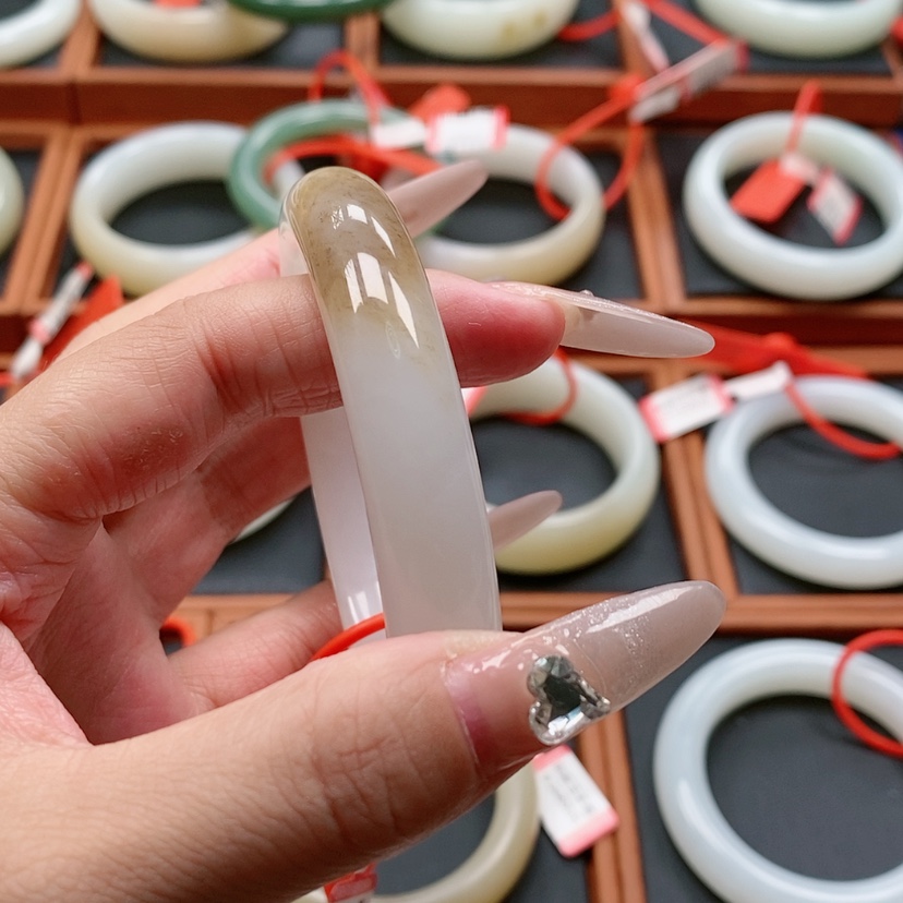 【闪购商品】未镶嵌手镯和田玉