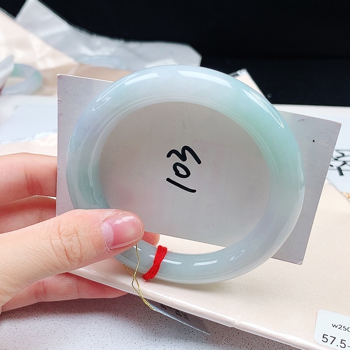 翡翠手镯（圆镯）未镶嵌缅甸天然a货手镯57+