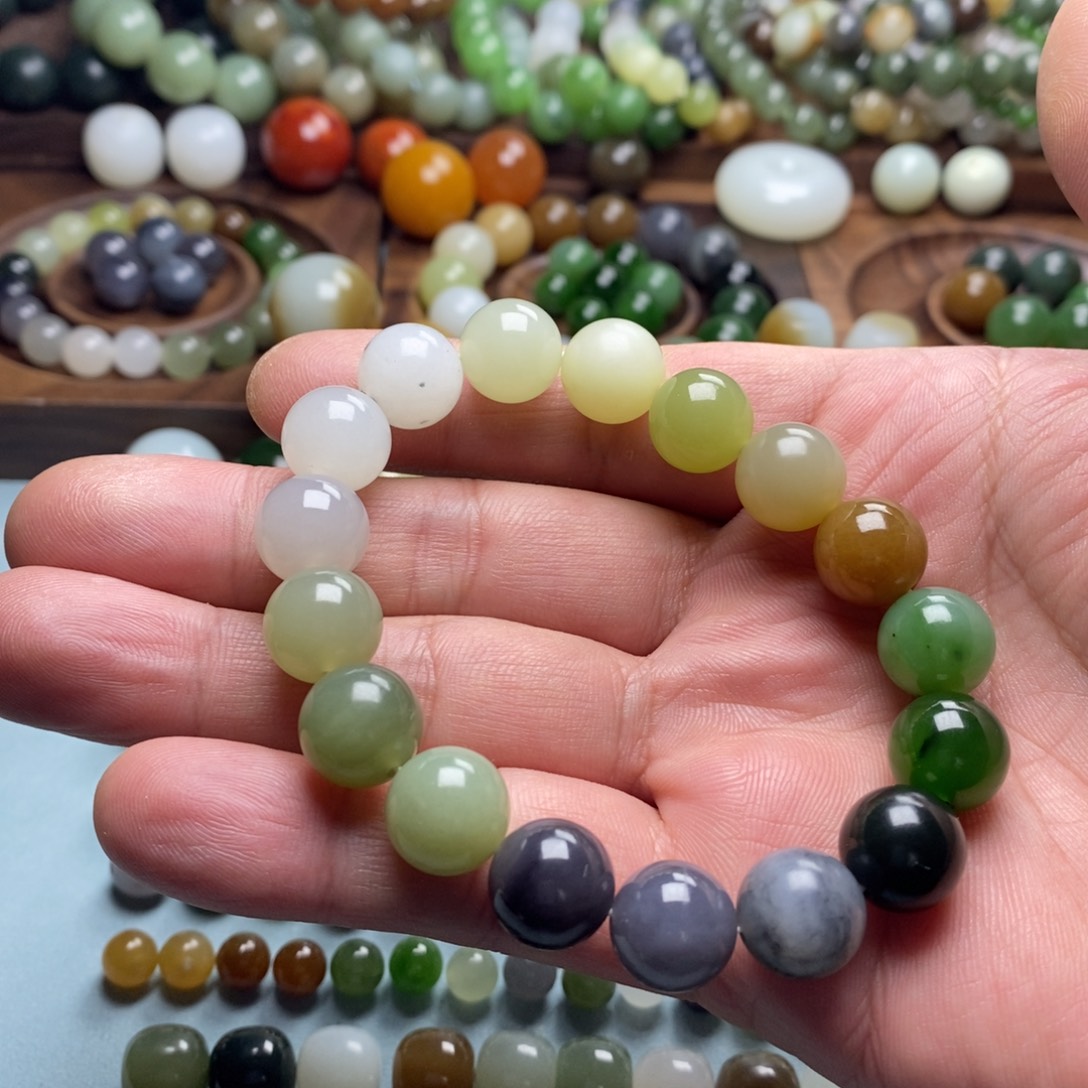 一***夕和田玉未镶嵌颈饰卡12多宝手串