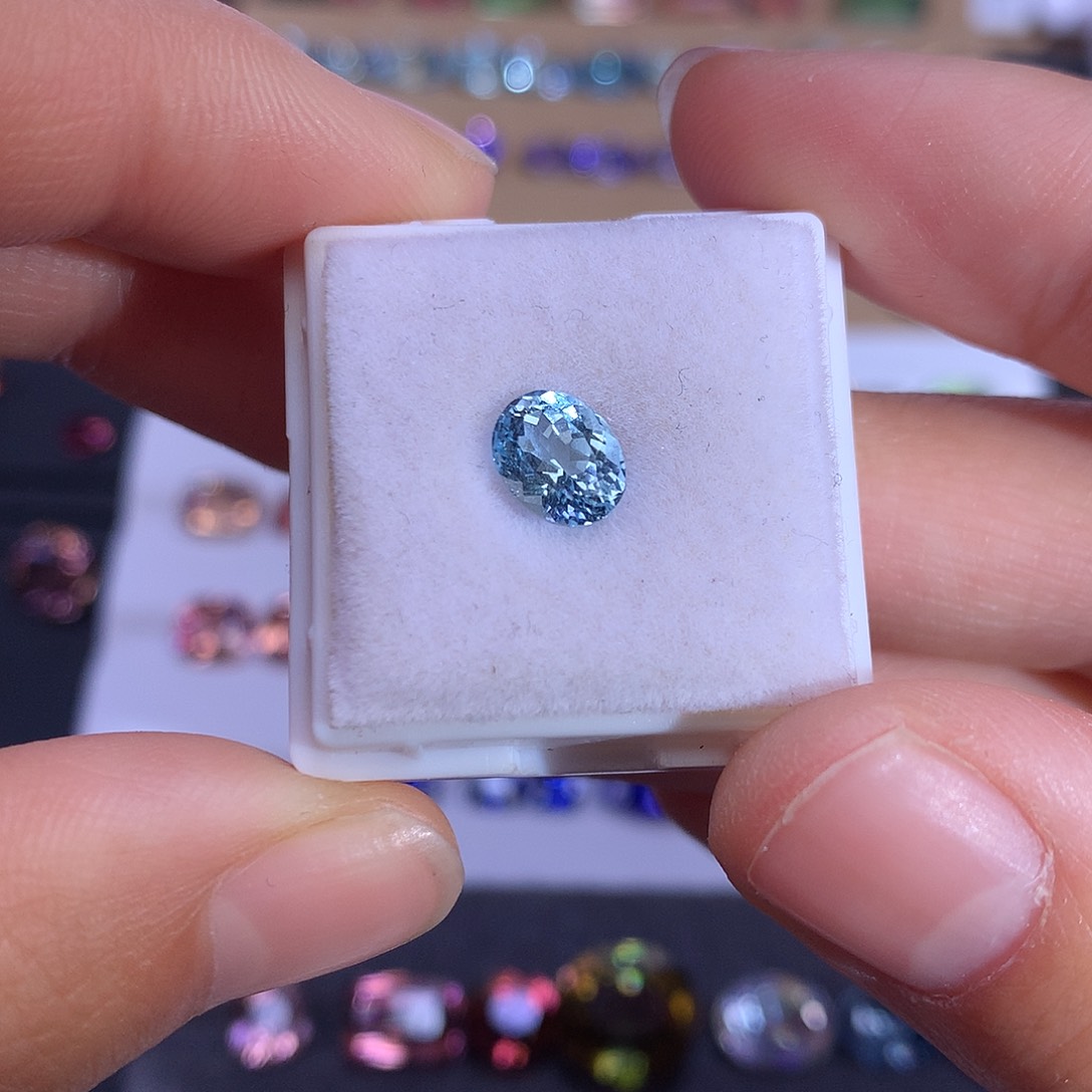 海蓝宝石笔搁未镶嵌1.065ct