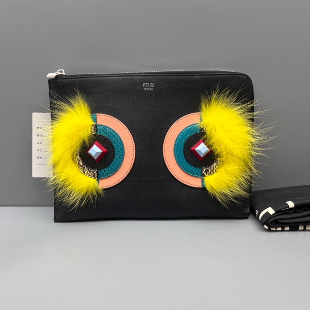 95新 FENDI/芬迪  黄眼睛小怪兽手拿包 尺寸26*19 SV17938