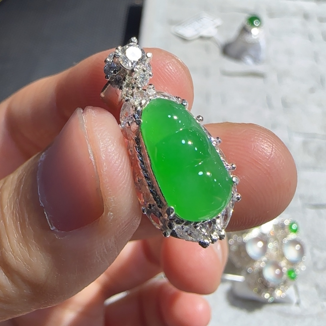 翡翠未镶嵌戒指翡翠