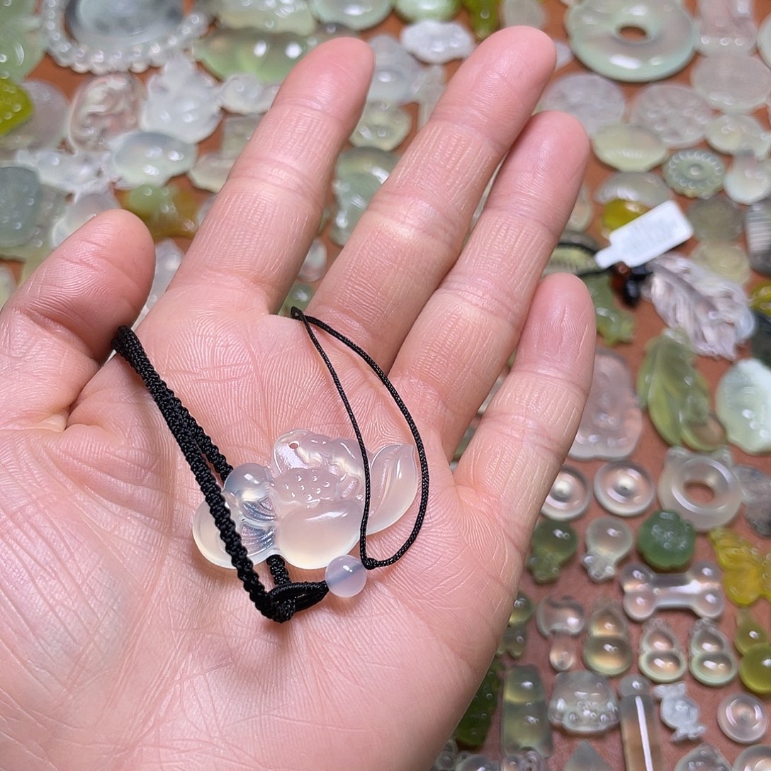 梅***蛇纹石玉未镶嵌吊坠