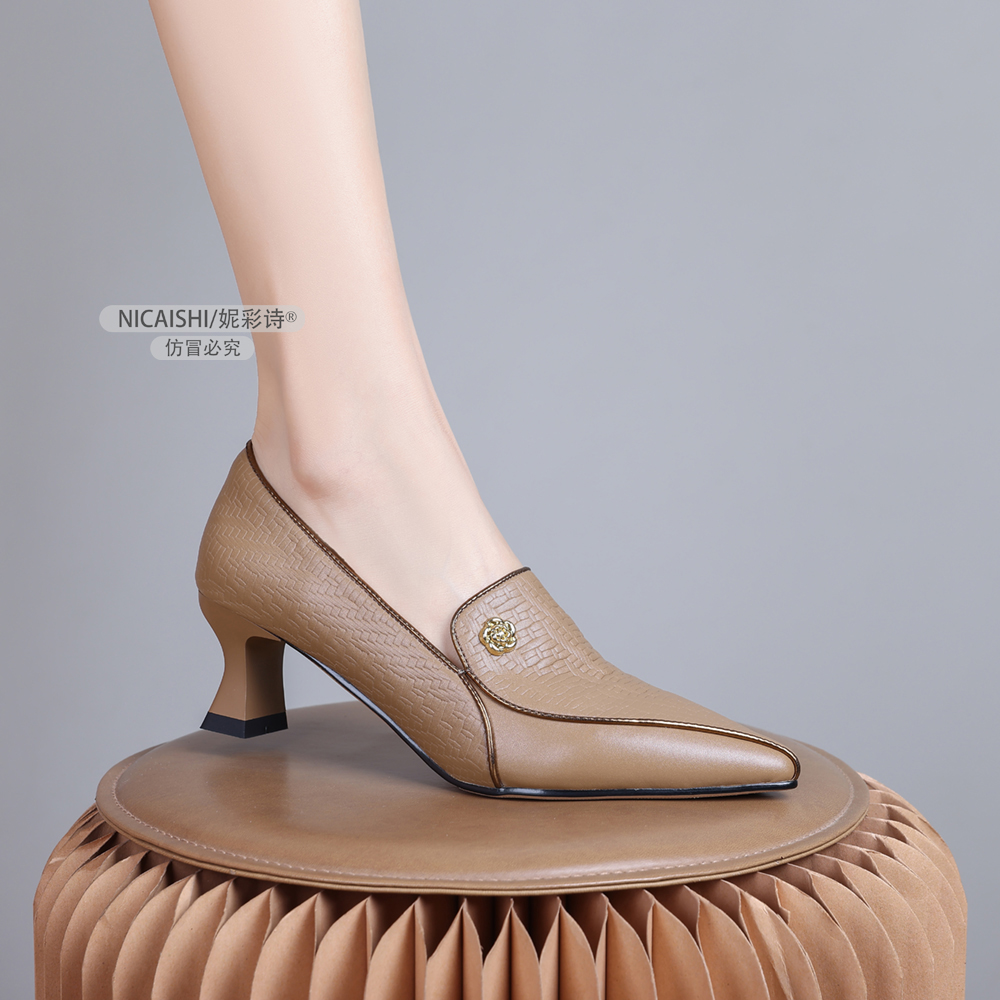 2025年新款法式设计小众日常通勤单鞋百搭软底舒适女鞋气质2693