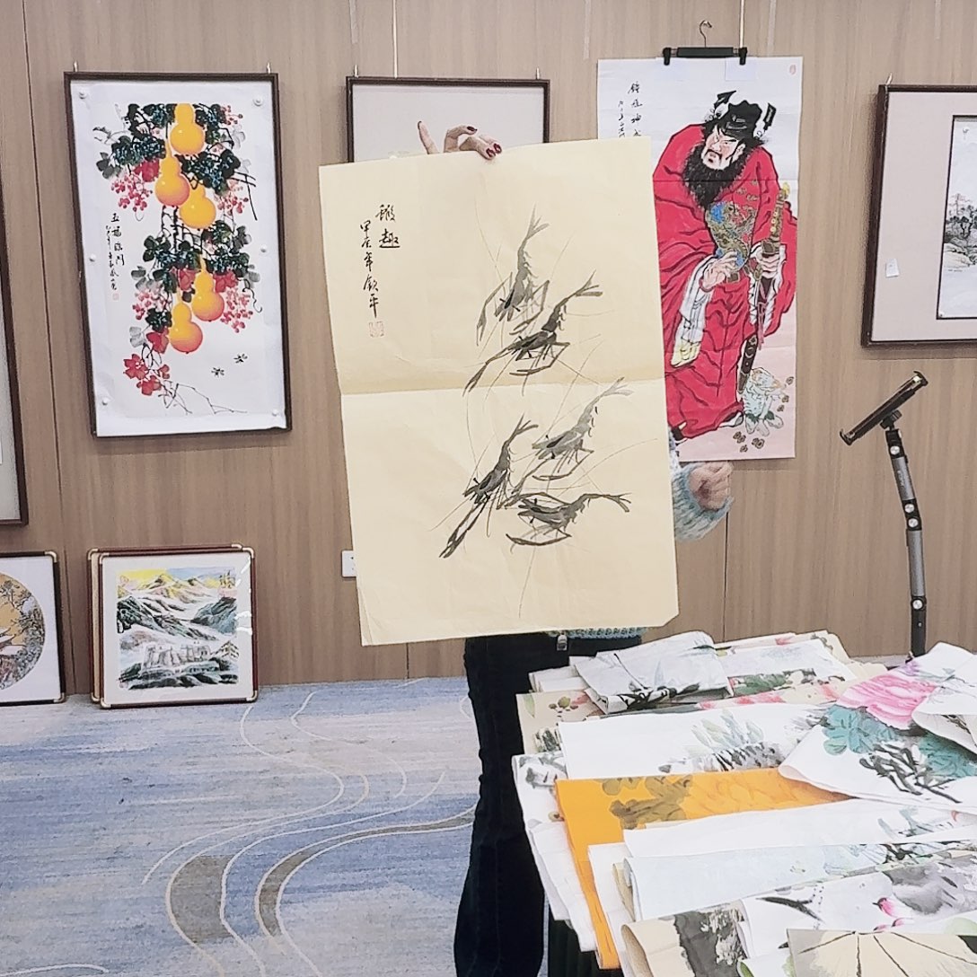 国画00后美女卖字画