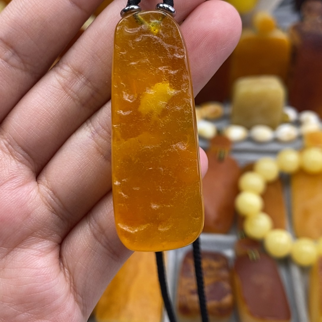 琥珀吊坠(赠链)未镶嵌