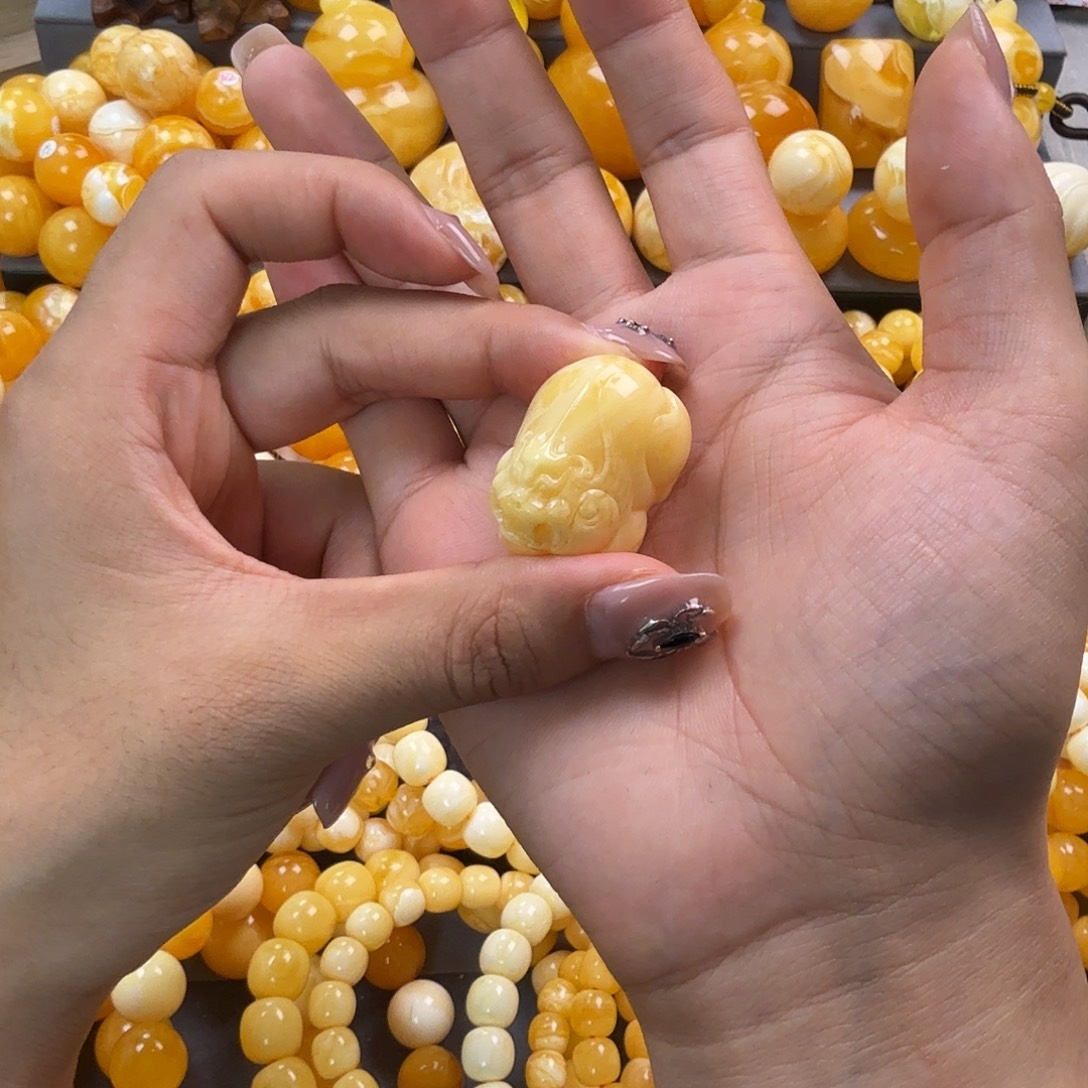 蜜蜡未镶嵌珠宝奇石