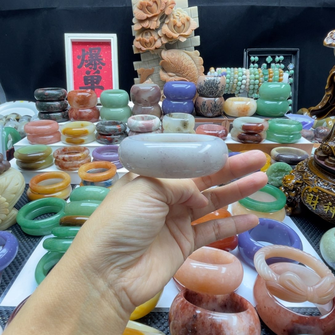 石英岩玉未镶嵌手镯