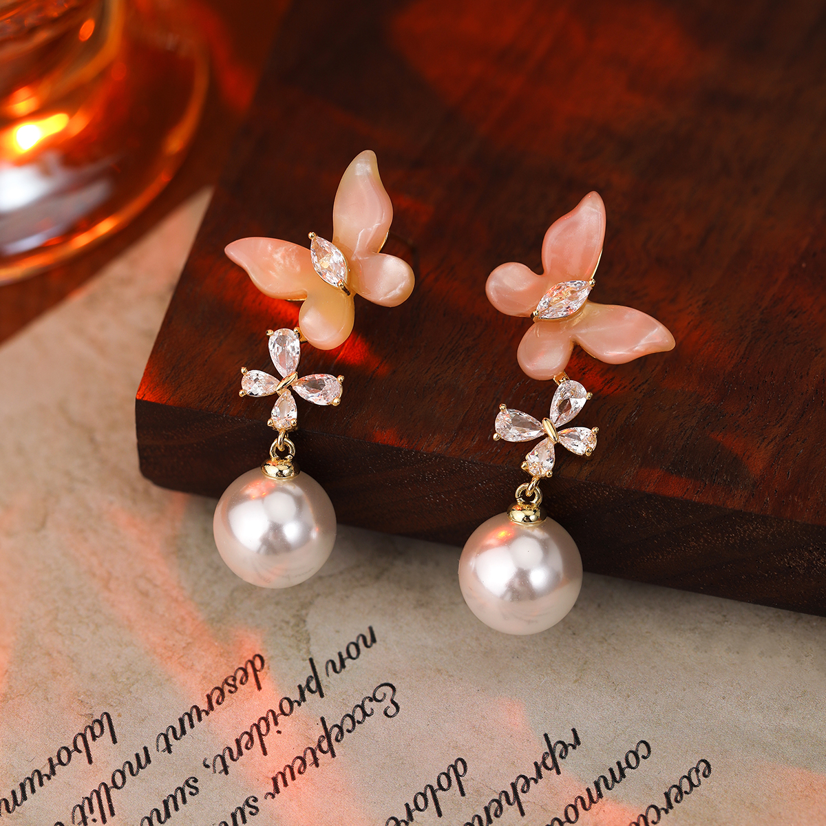 铜合金合成锆石耳饰 新款蝴蝶珠珠法式轻奢优雅气质时尚耳环H211