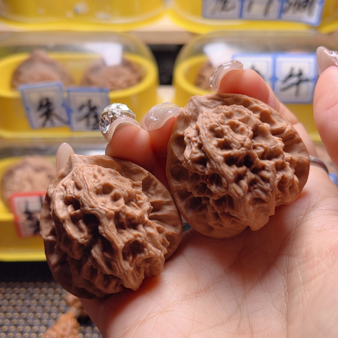 文玩核桃把件梨木台