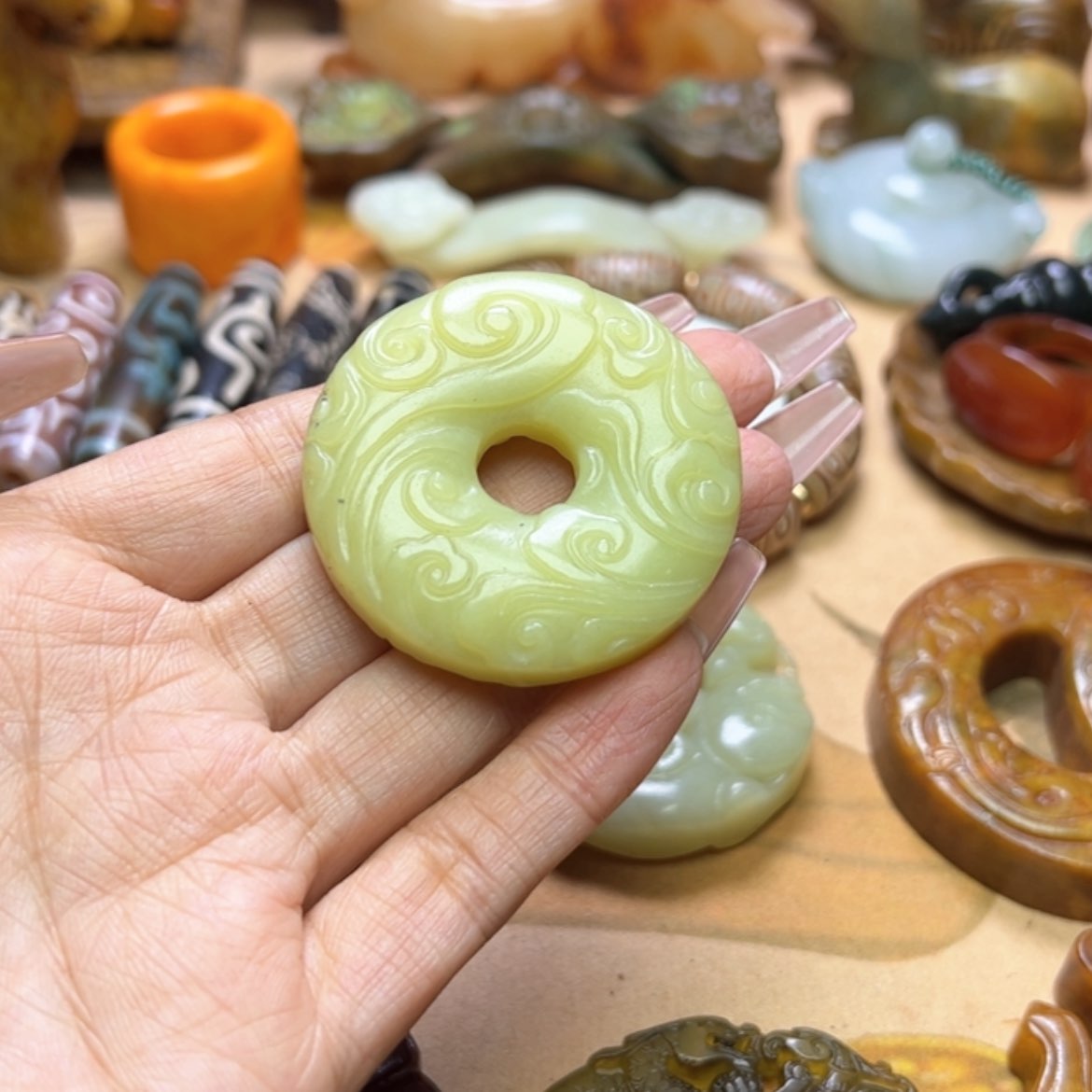 【闪购商品】蛇纹石玉颈饰未镶嵌