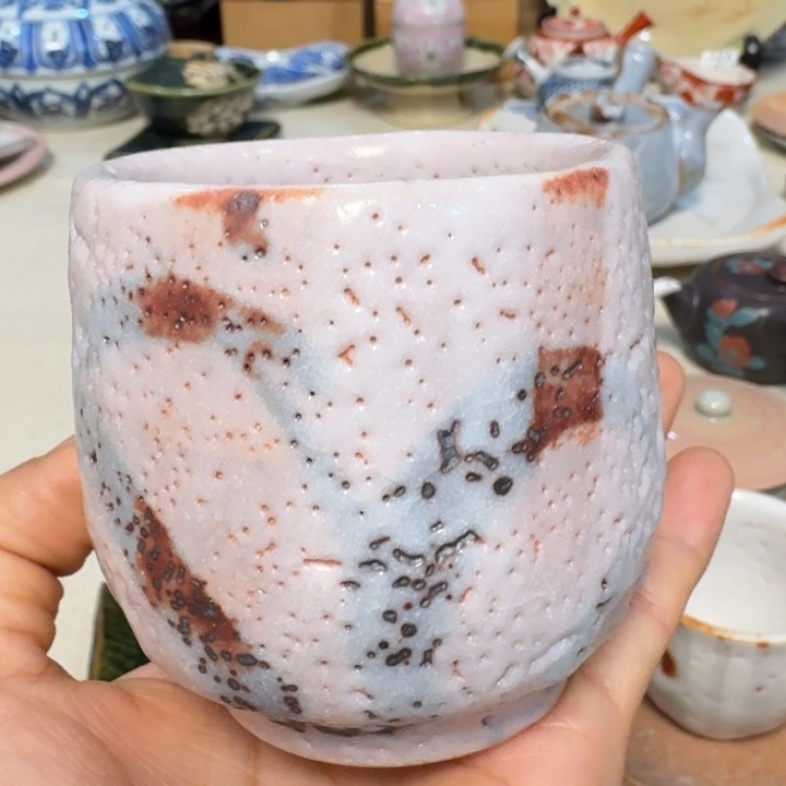 陶杯子里的水也不知道怎么