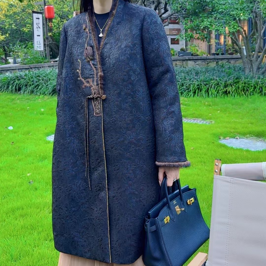 国风新中式气质大气款香云纱桑蚕丝鹅绒服