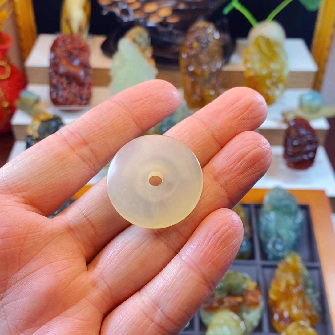 蛇纹石玉颈饰未镶嵌