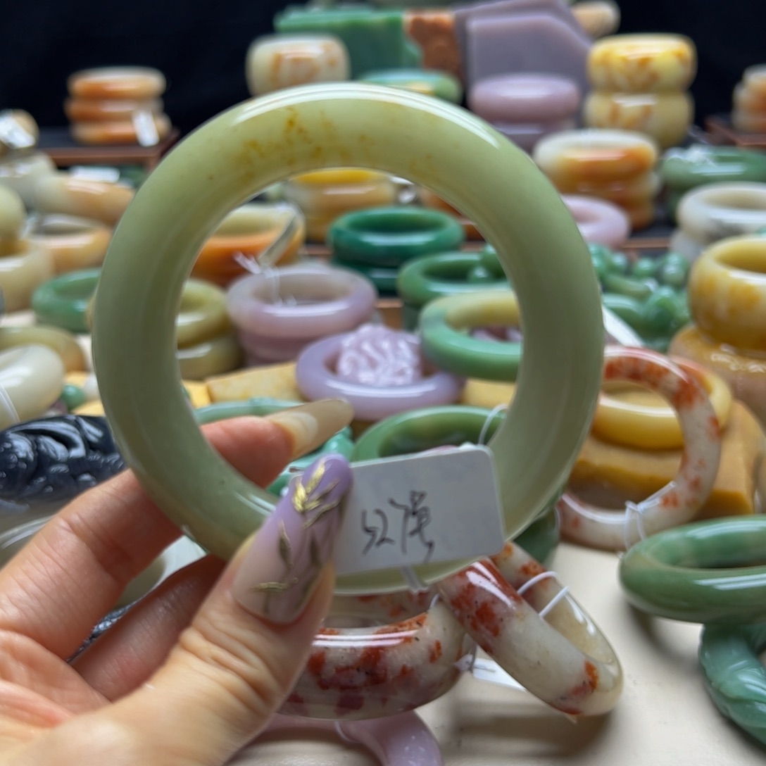 石英质玉手镯未镶嵌