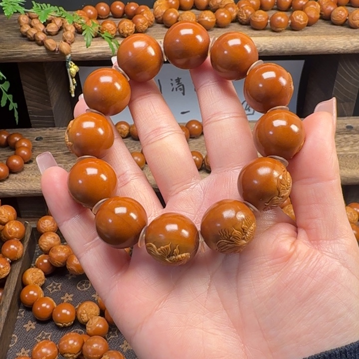 皮***腿吊坠橄榄核1.9➕金鱼