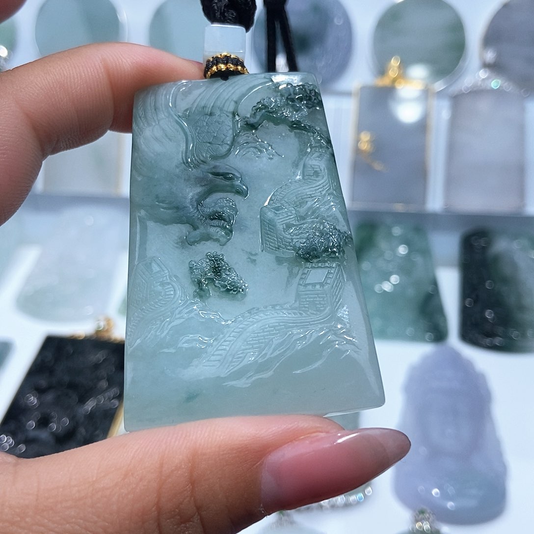 翡翠颈饰未镶嵌逍*客