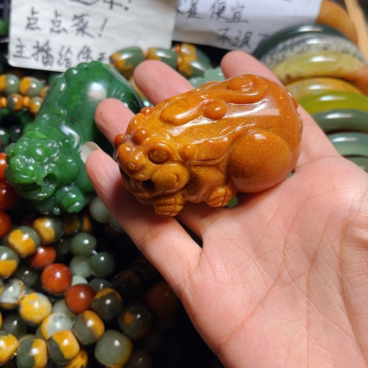 蛇纹石玉颈饰合金