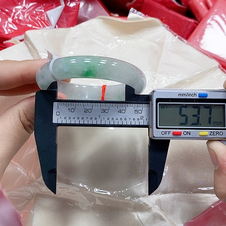 翡翠手镯未镶嵌150