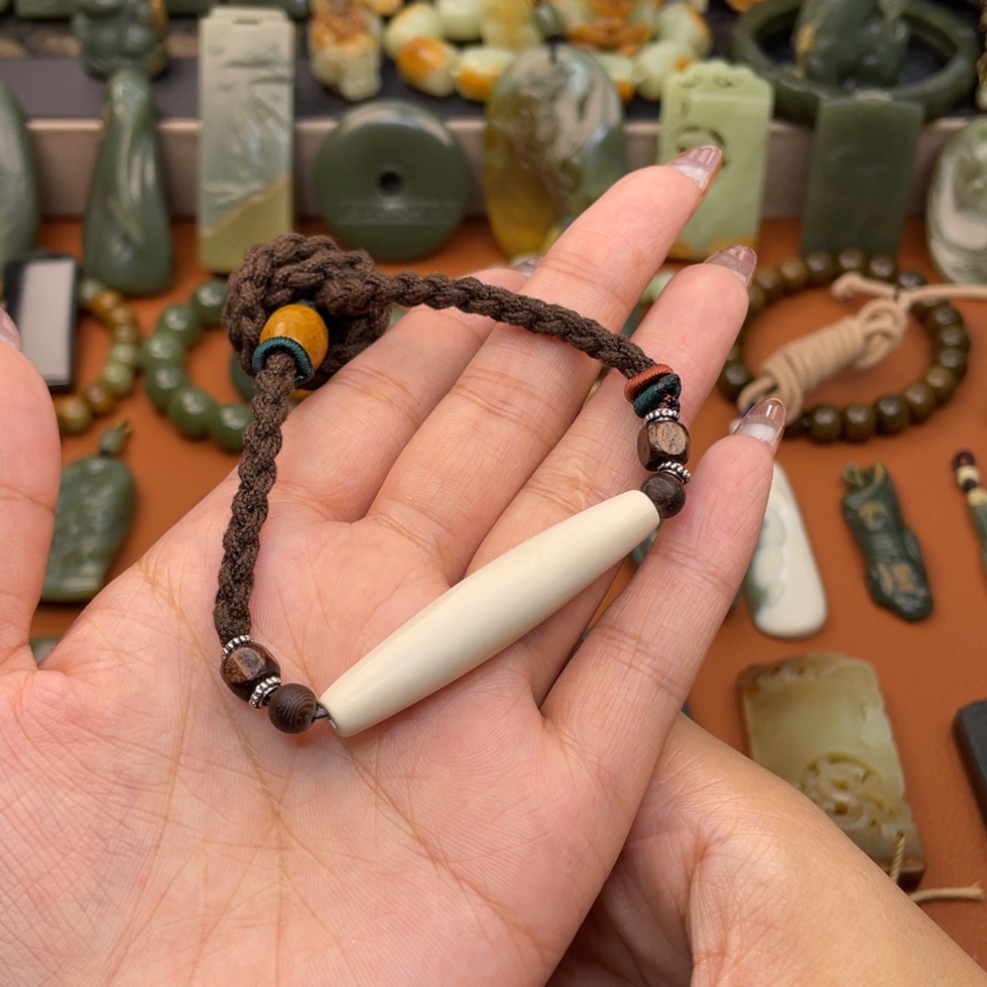 墩***儿岫岩老玉（透闪石质玉）未镶嵌挂件