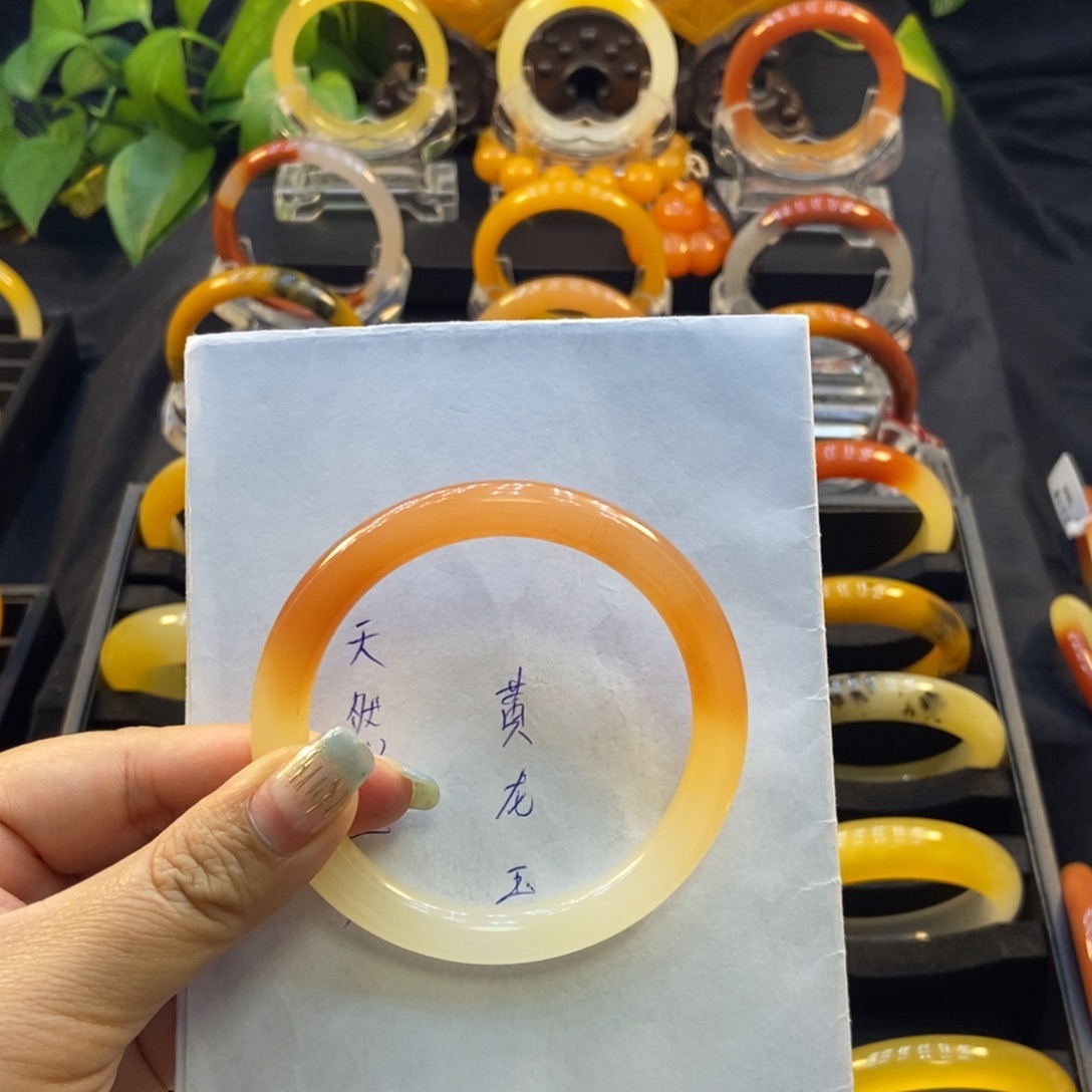 我***奶石英质玉（黄龙玉）未镶嵌手镯H
