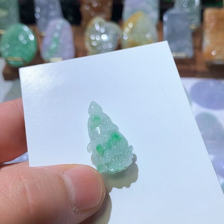 翡翠颈饰未镶嵌悠挂件