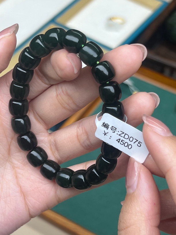 和田玉手串ZD075