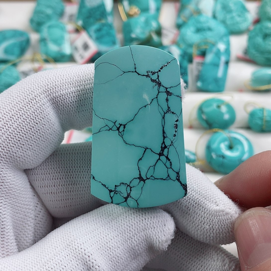 绿松石颈饰未镶嵌