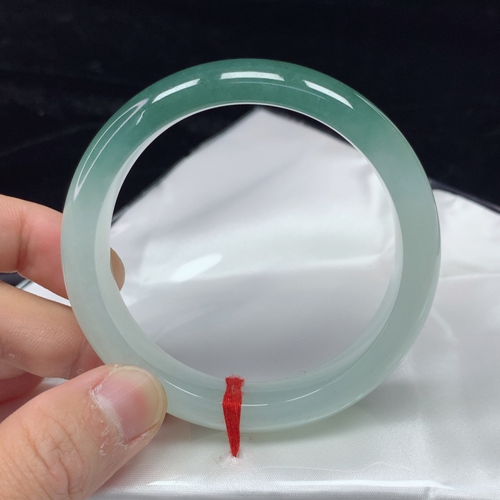 翡翠手镯（圆镯）未镶嵌57.5