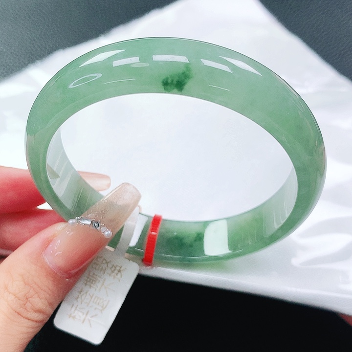 翡翠手镯未镶嵌57圈