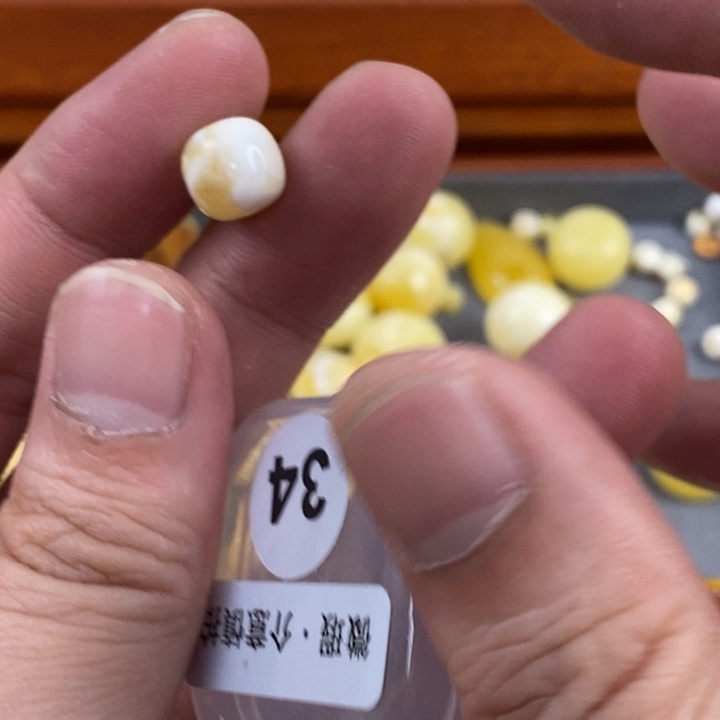 未镶嵌琥珀珠宝奇石