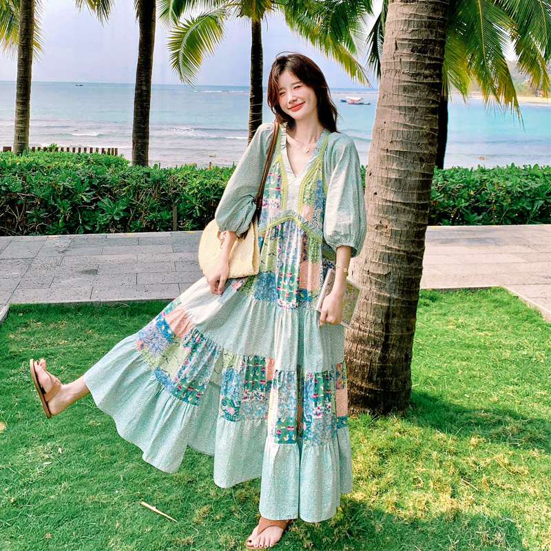 法式浪漫风印花连衣裙2025夏季新款复古氛围感温柔系度假风沙滩裙