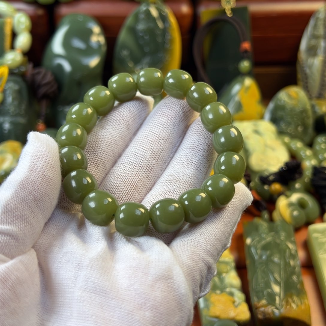 岫岩老玉（透闪石质玉）手链未镶嵌