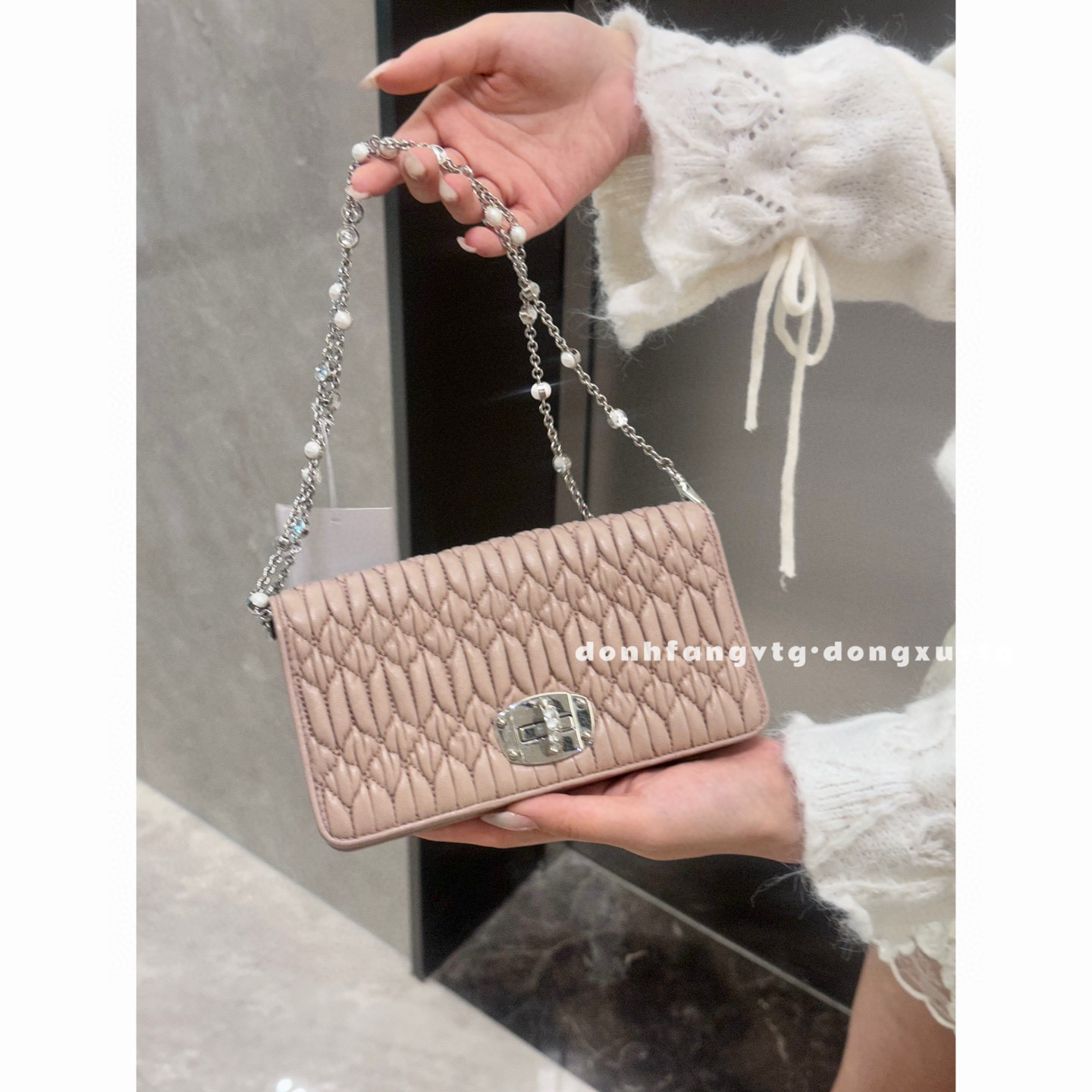 95新 MIU MIU/缪缪 miumiu 粉色钻扣woc斜挎包