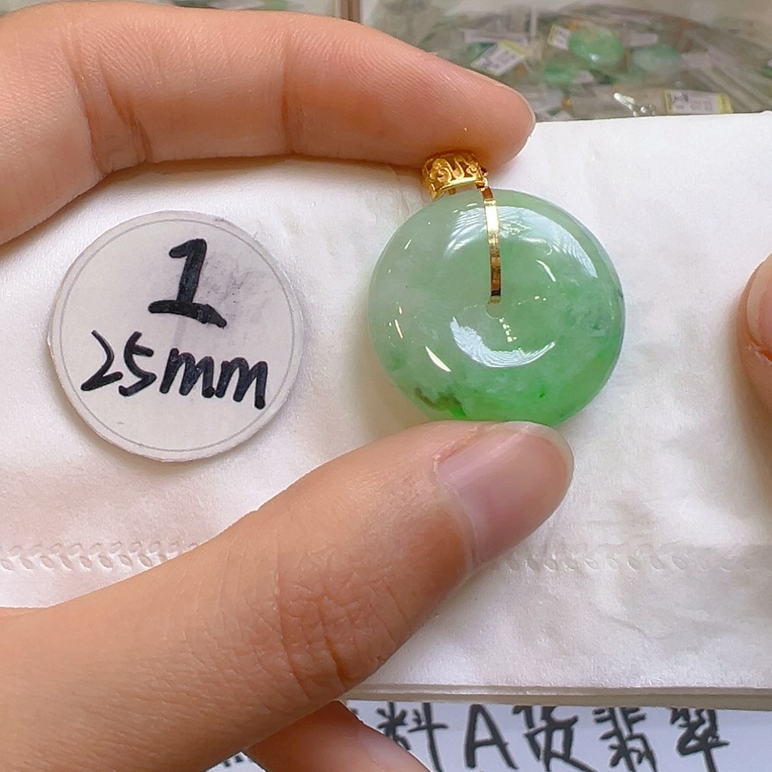 翡翠颈饰18K金镶嵌翡翠