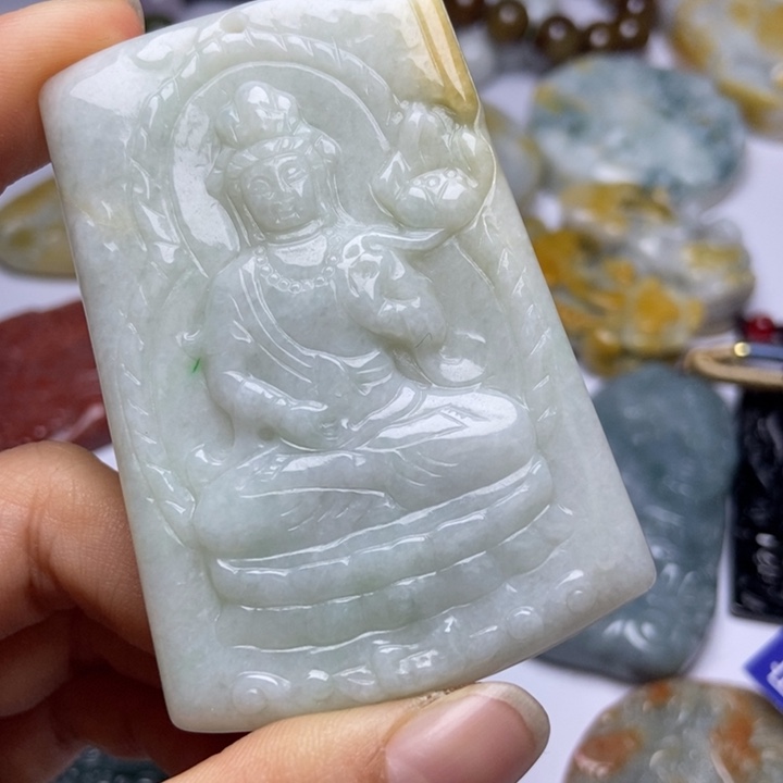 翡翠颈饰未镶嵌翡翠