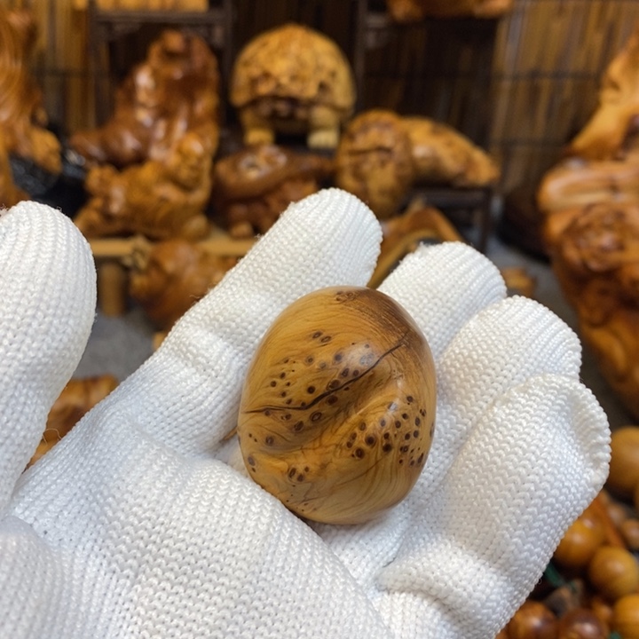 柏木理****沙太行崖柏陈化瘤手把件