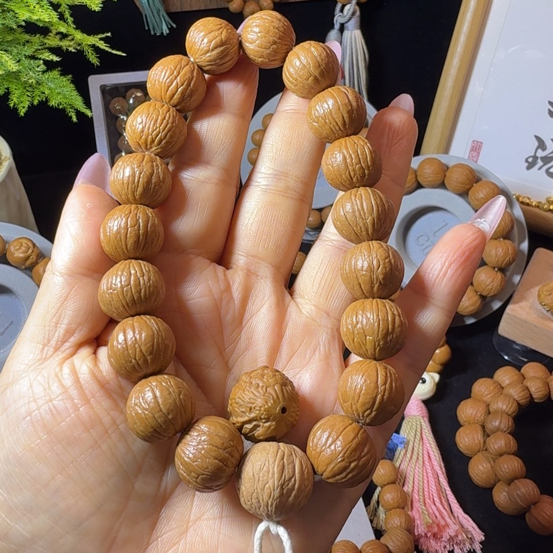 抱***屁猴头核桃手串聚宝盆手持