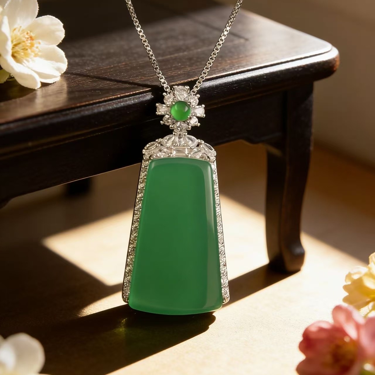 天然绿玉髓S925银镶无事牌质地细腻温润女士戴更显大气