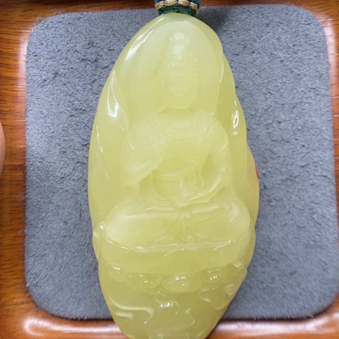 月****蜜蜡未镶嵌颈饰郎