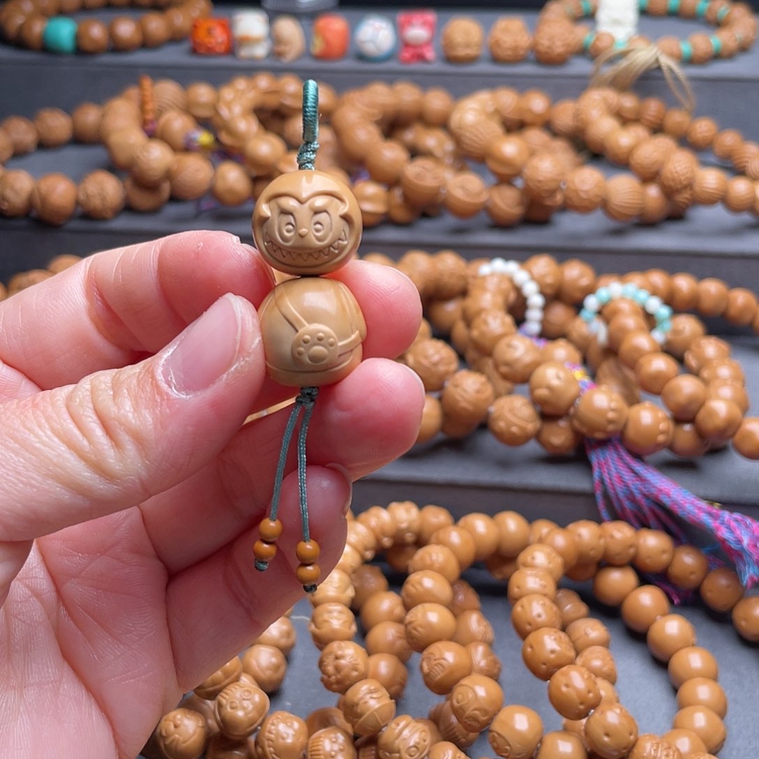 猴头核桃吊坠拉布布提溜