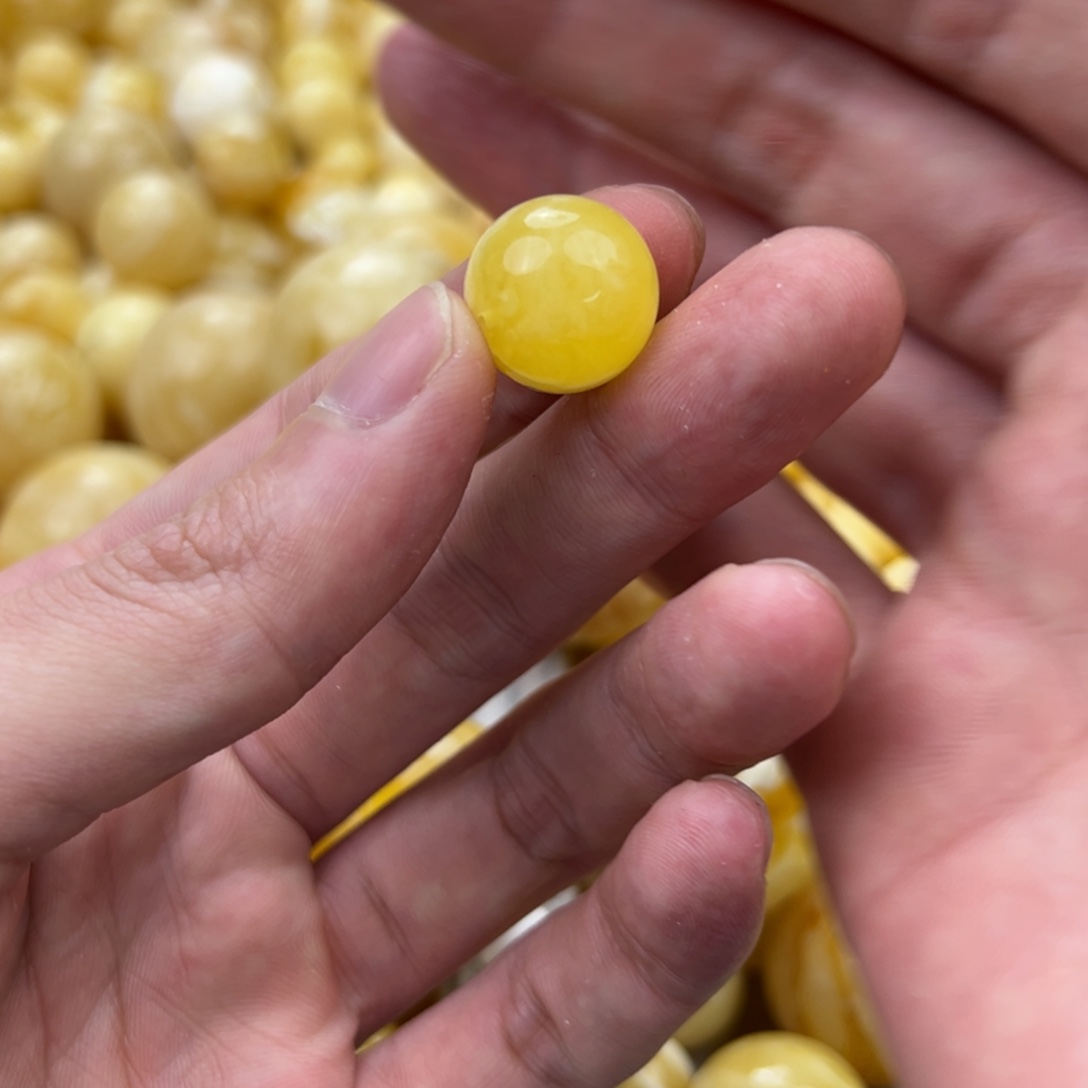 琥珀珠宝奇石未镶嵌