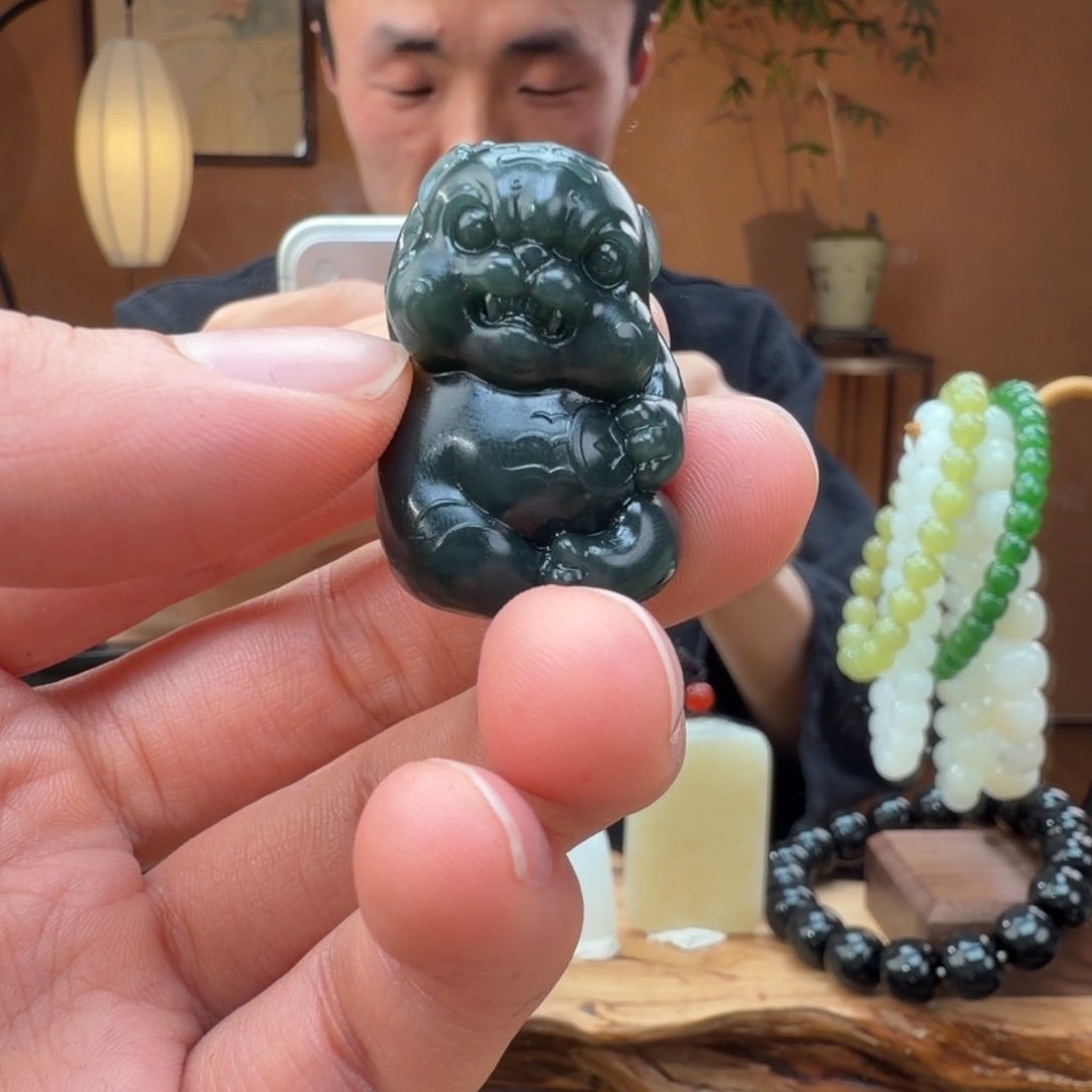 和田玉未镶嵌手机链青玉老虎