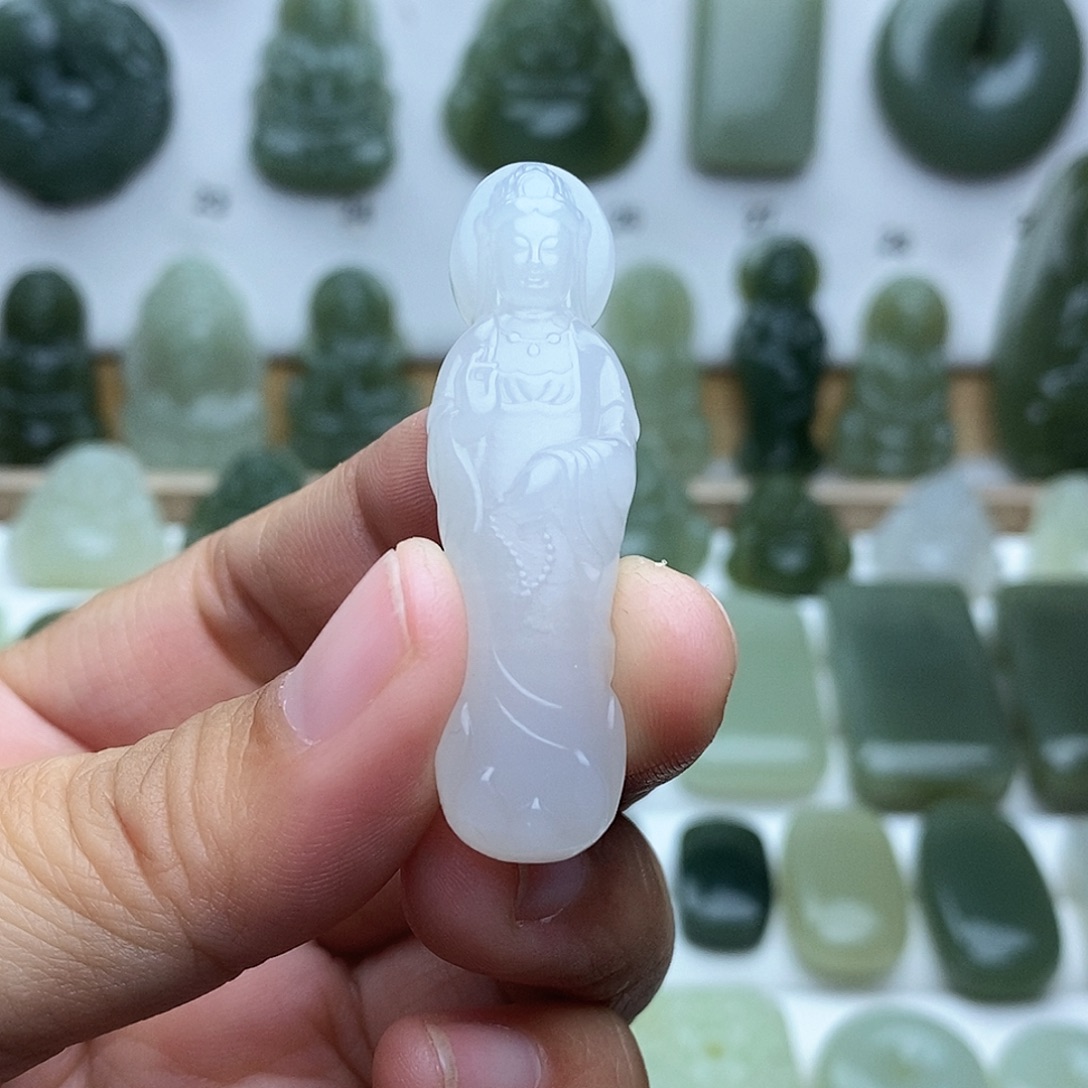 家***克和田玉未镶嵌颈饰