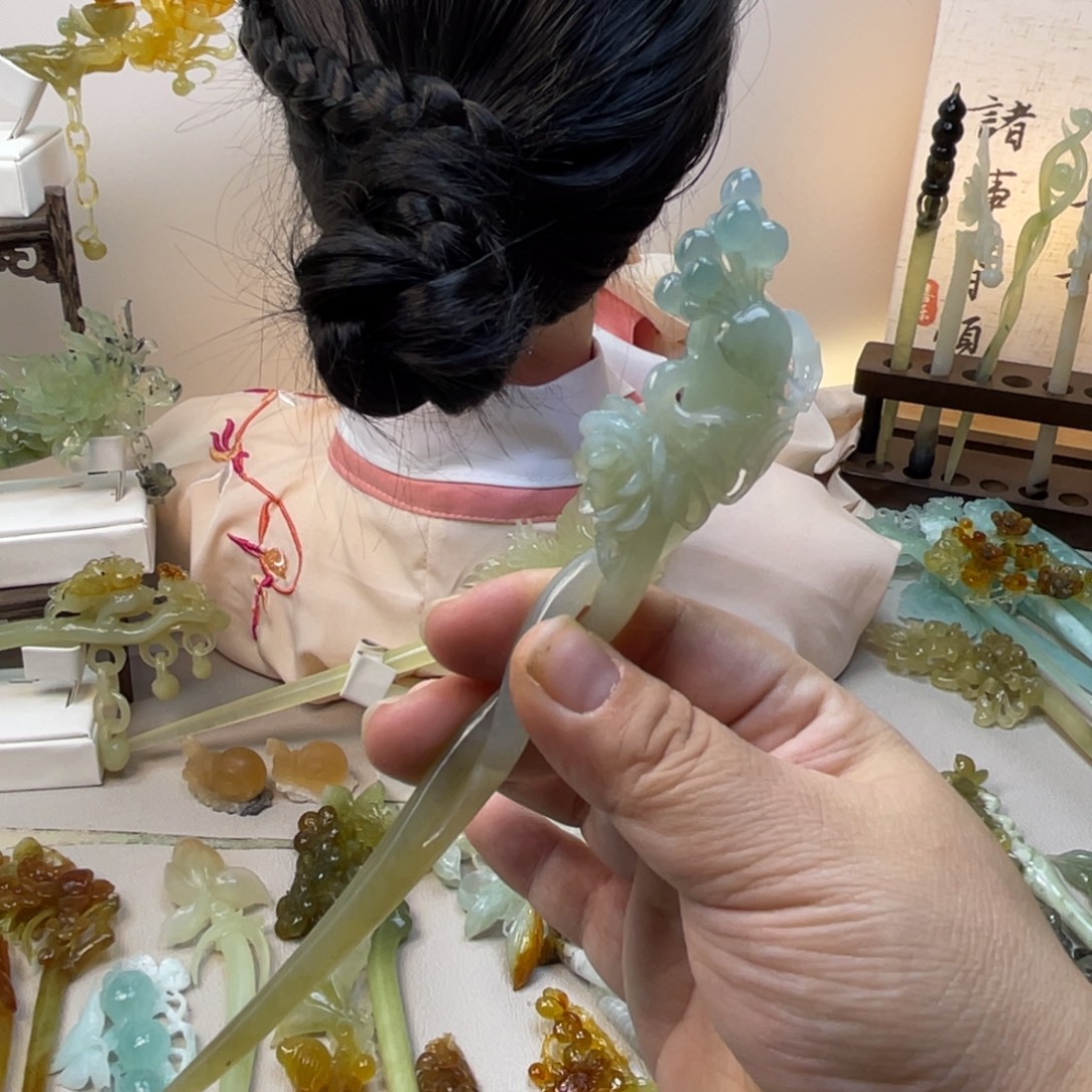 玉***）蛇纹石玉合金发饰