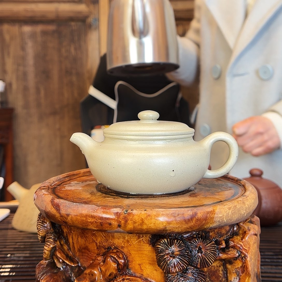 紫砂茶壶周春燕老师。300c c