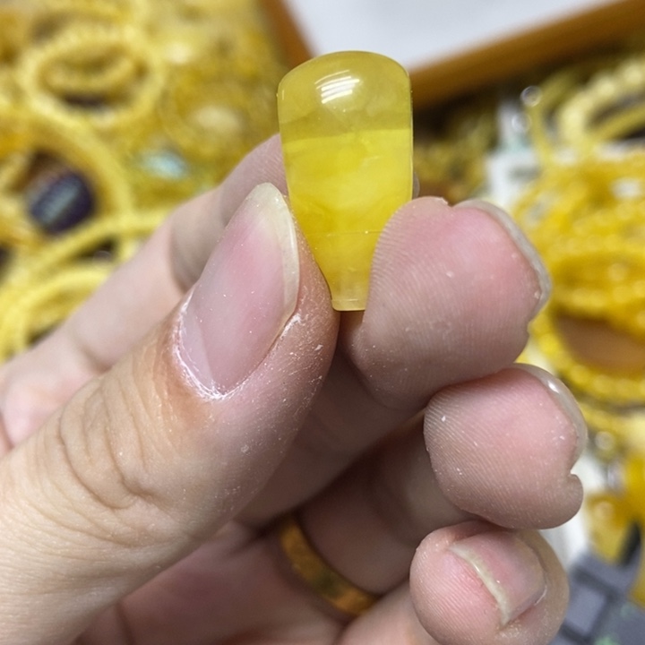 蜜蜡未镶嵌裸石吊坠