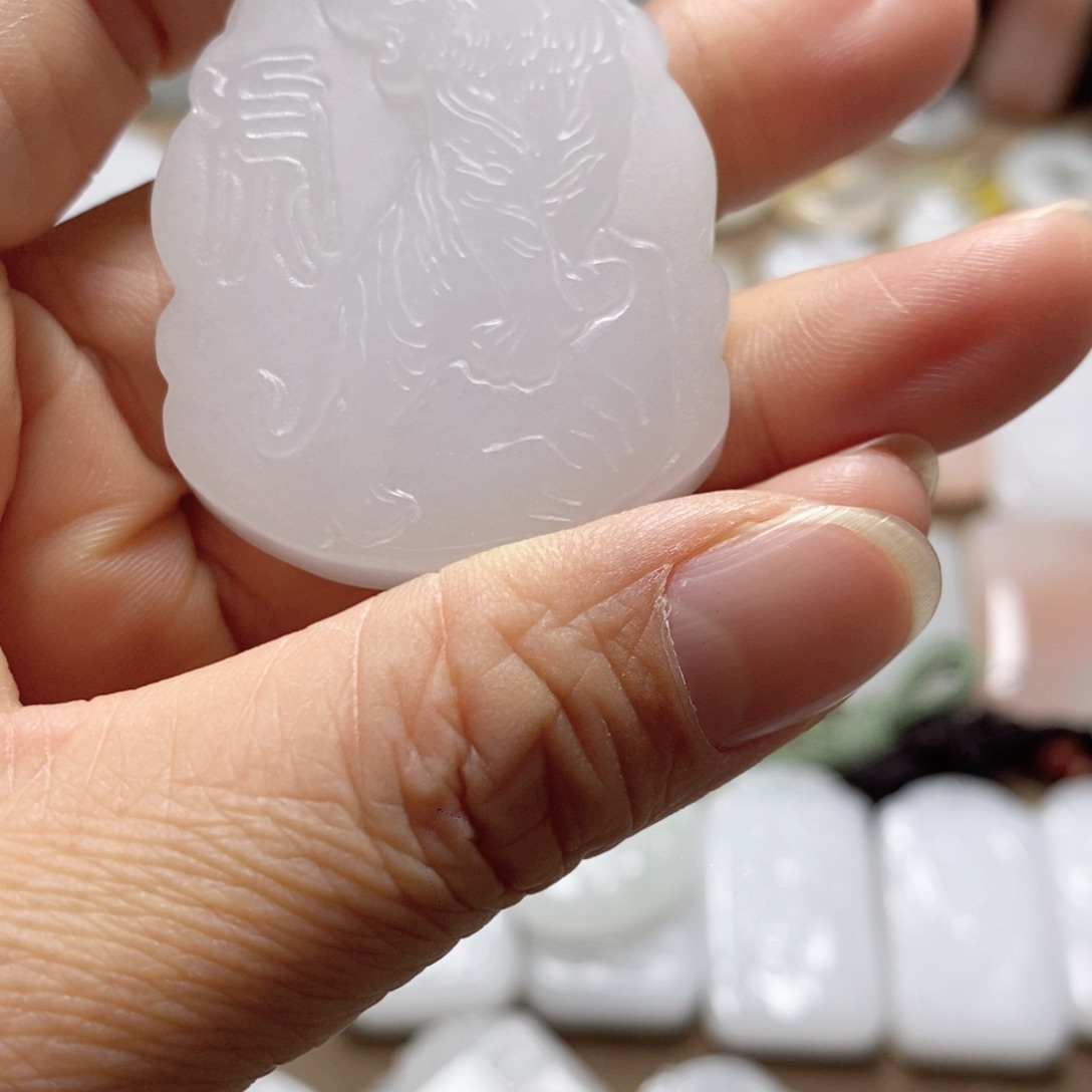 石英质玉未镶嵌颈饰多***梦