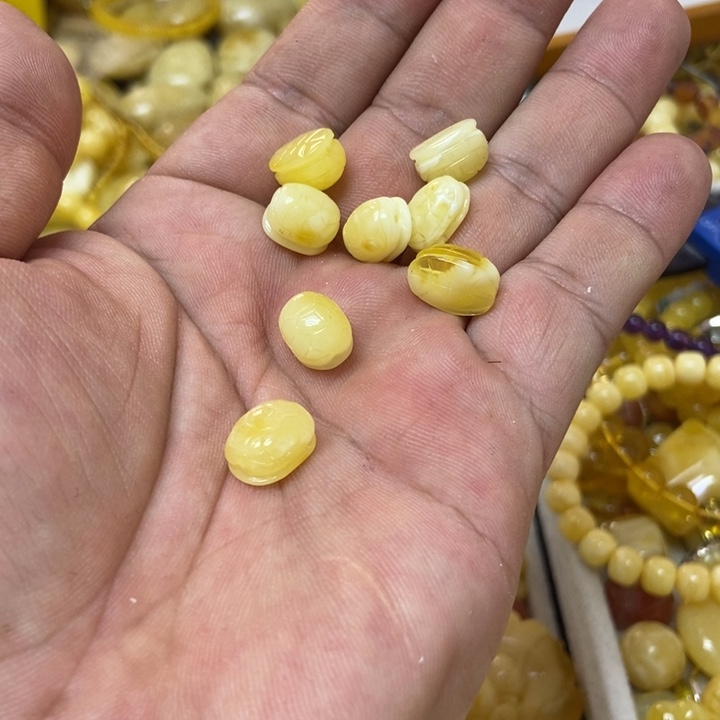 蜜蜡未镶嵌裸石多样性发货其一