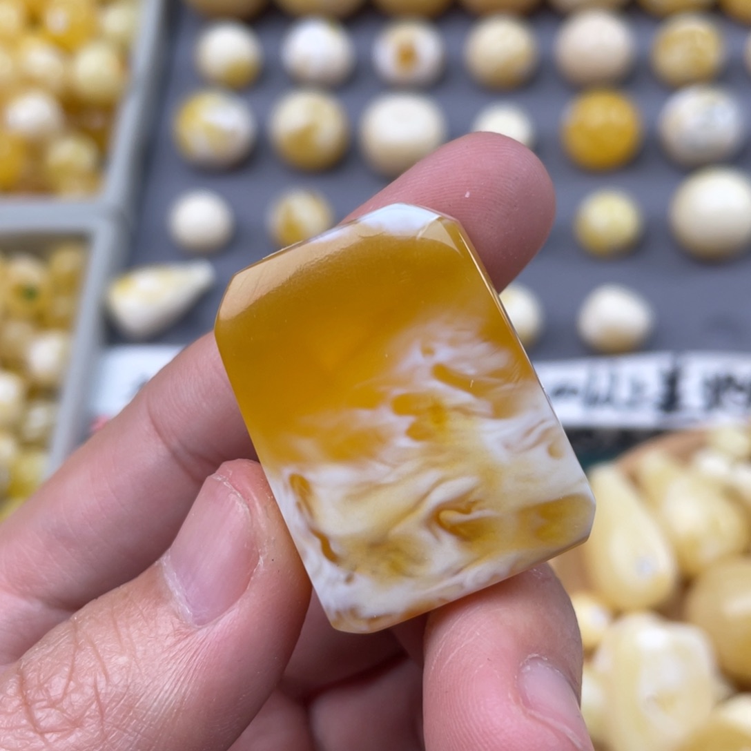 蜜蜡珠宝奇石未镶嵌